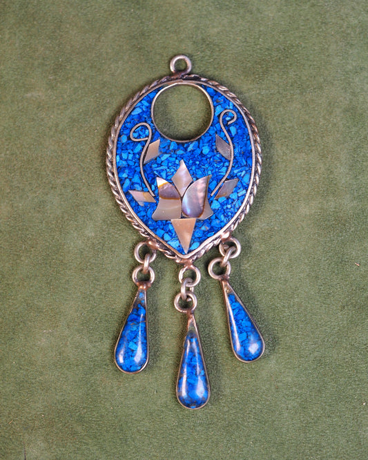 Alpaca pendant with turquoise-color crushed-stone inlay and abalone flower motif, three teardrop fringes, front view