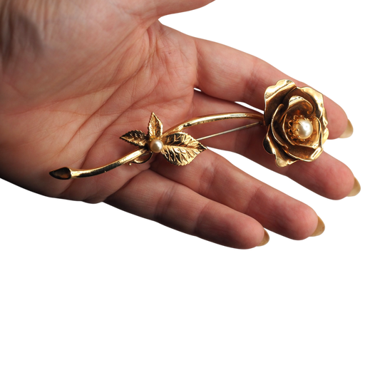 Large mid century gold tone rose statement brooch with cream faux pearls