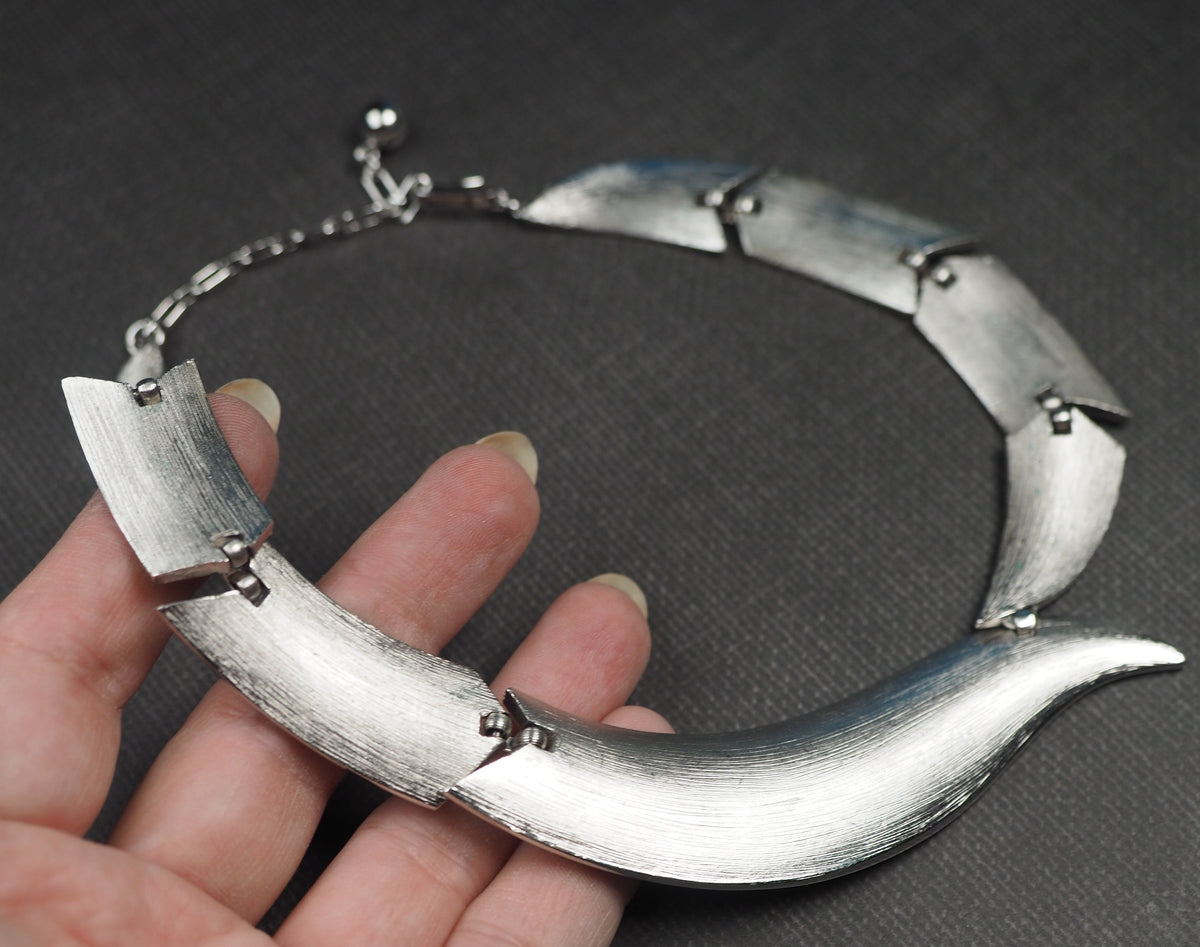 Shepherd's hook clasp and extender chain on Trifari collar necklace