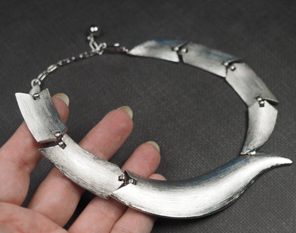 Shepherd's hook clasp and extender chain on Trifari collar necklace