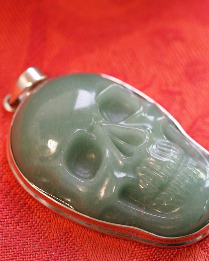 Sterling Silver Carved Aventurine Skull Pendant, 2.25 Inch, 2000s Pendant - GlamGram NYC