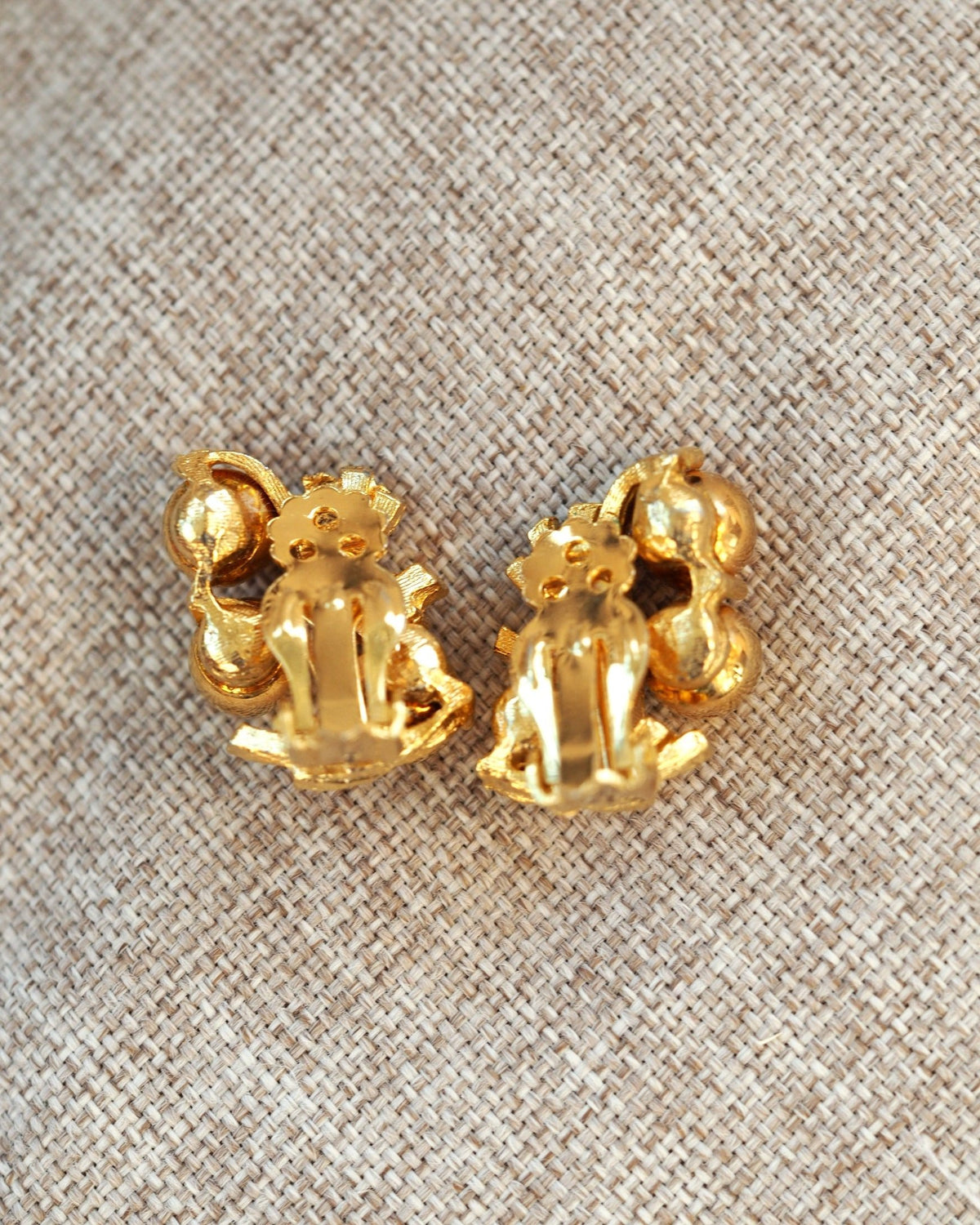Vintage 1950s Gold-Tone Leaf Spray Clip-On Earrings with Orb Accents Earrings (Clip) - GlamGram NYC