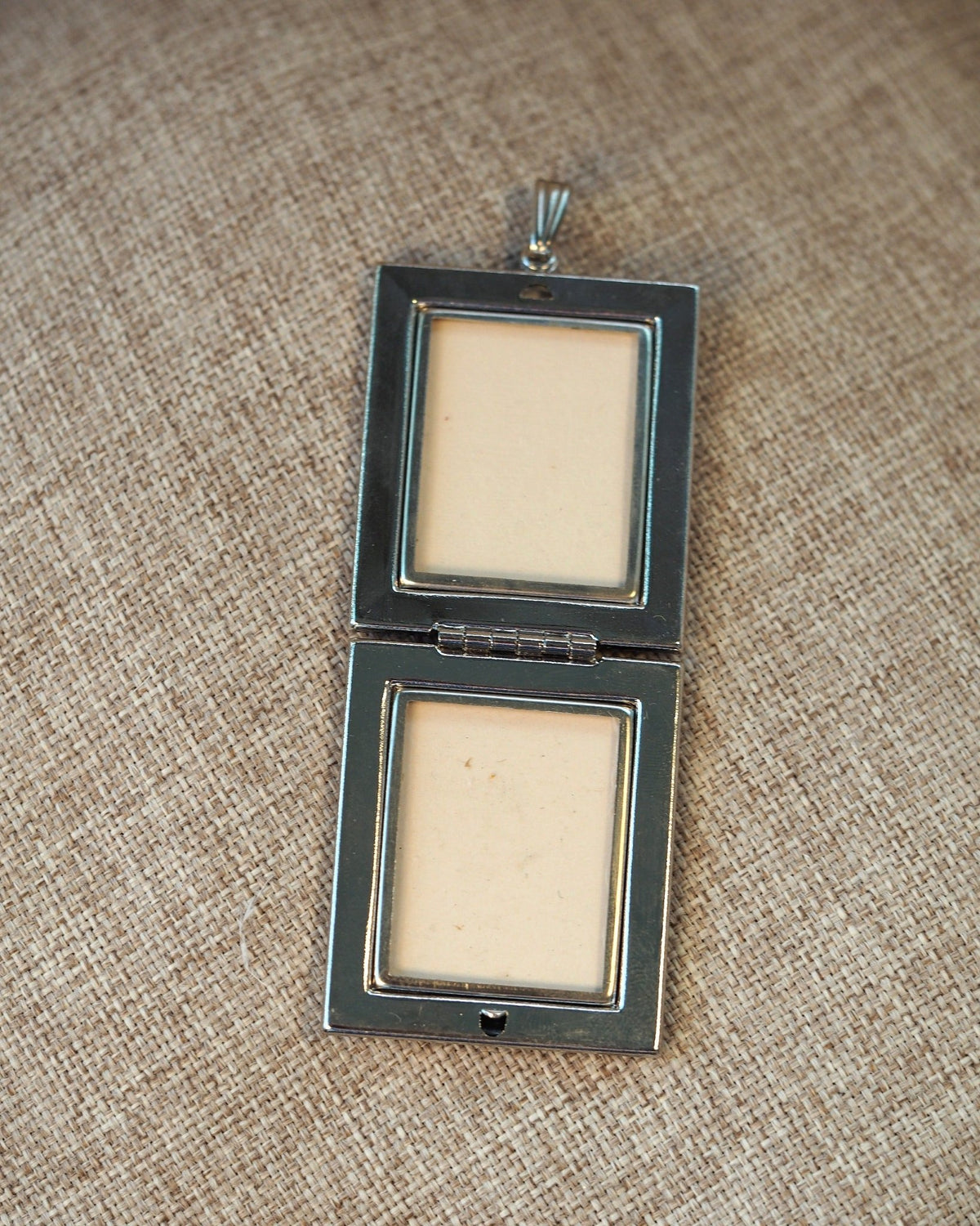 Vintage Silver-Tone Rose Basket Enamel Hinged Picture Locket Pendant Pendant - GlamGram NYC