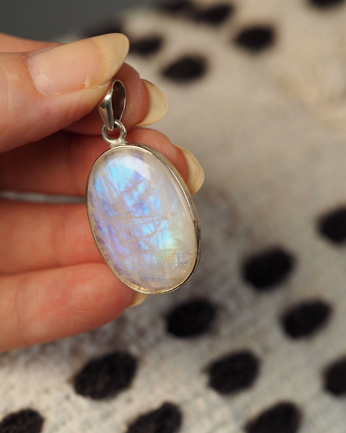 Vintage Sterling Silver Rainbow Moonstone Pendant Blue Flash Pendant - GlamGram NYC